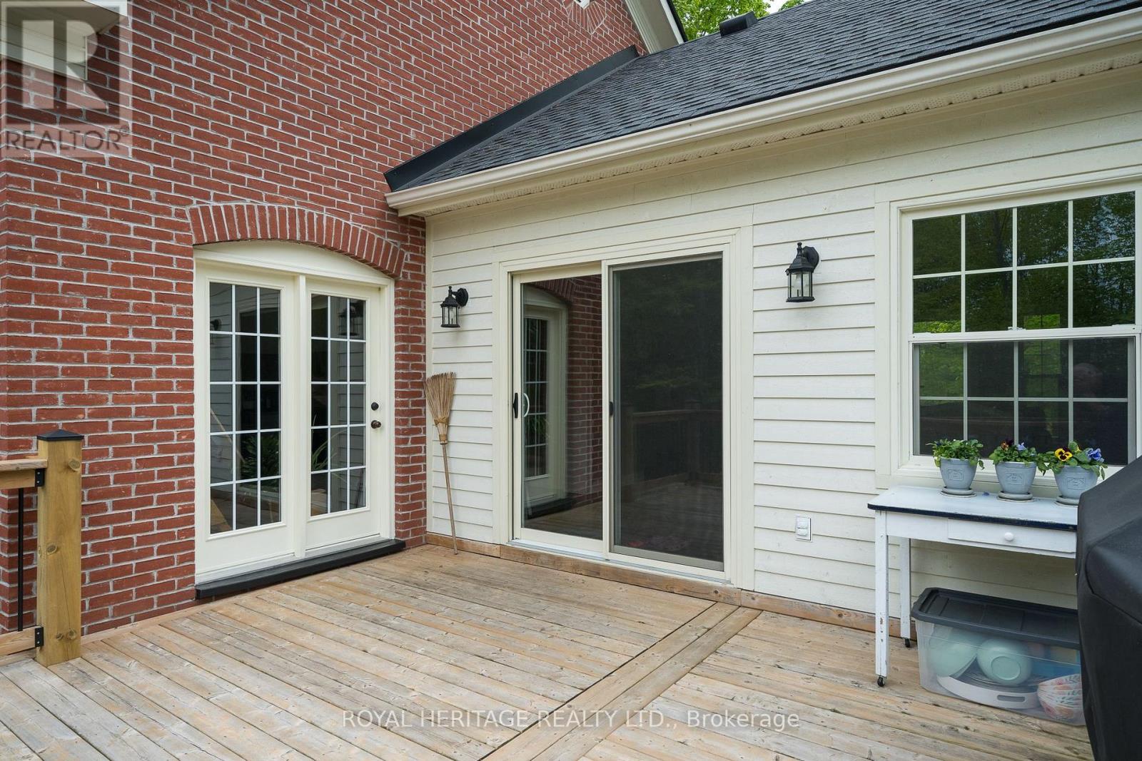 699 COOPER ROAD - 32