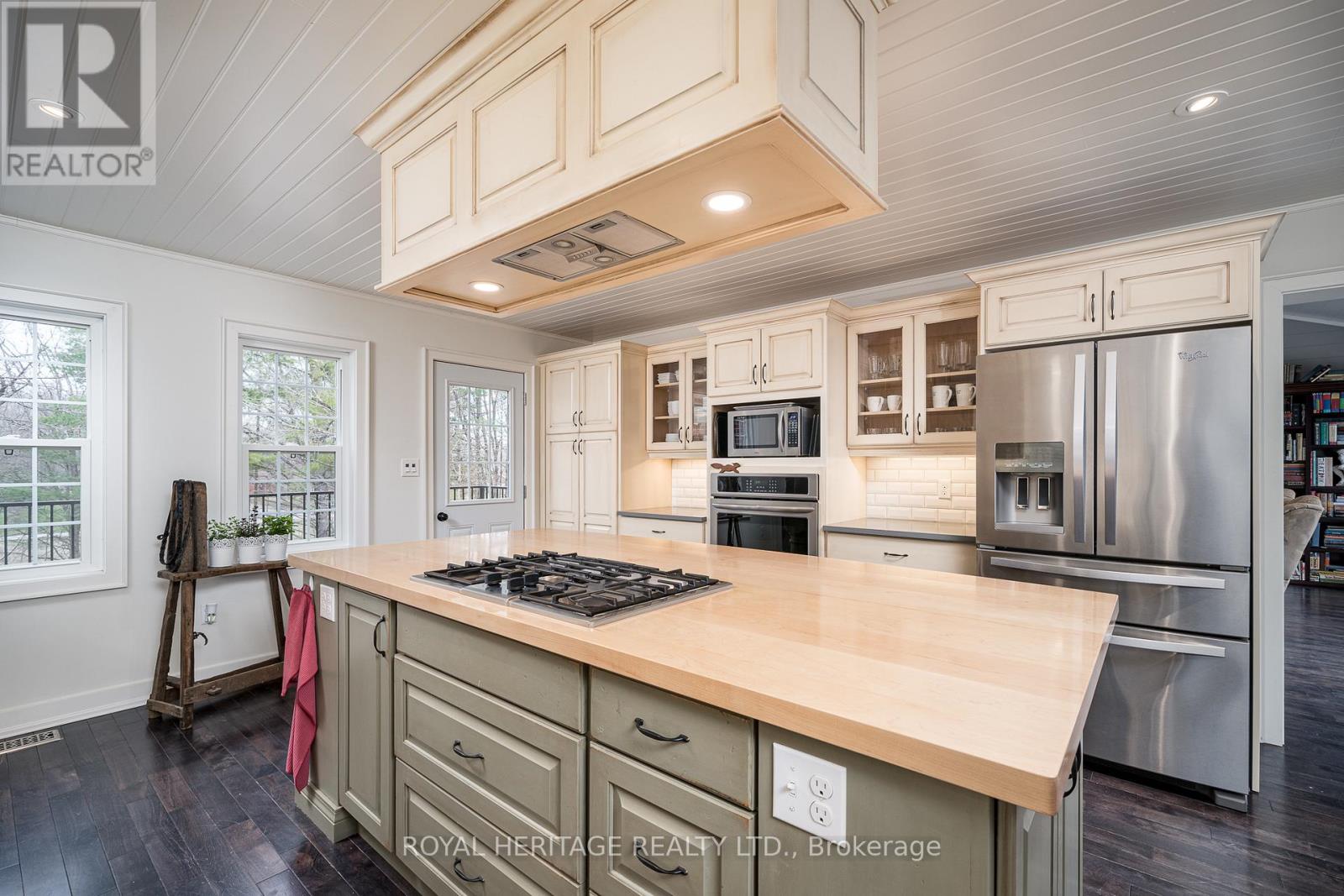 699 COOPER ROAD - 7