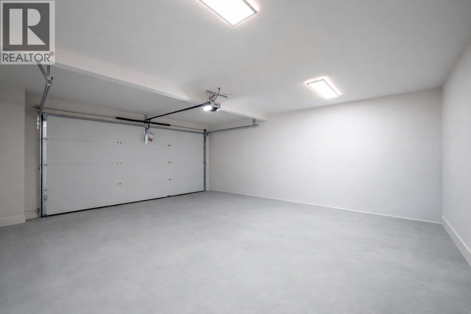 2079 CORTINA DRIVE - 32