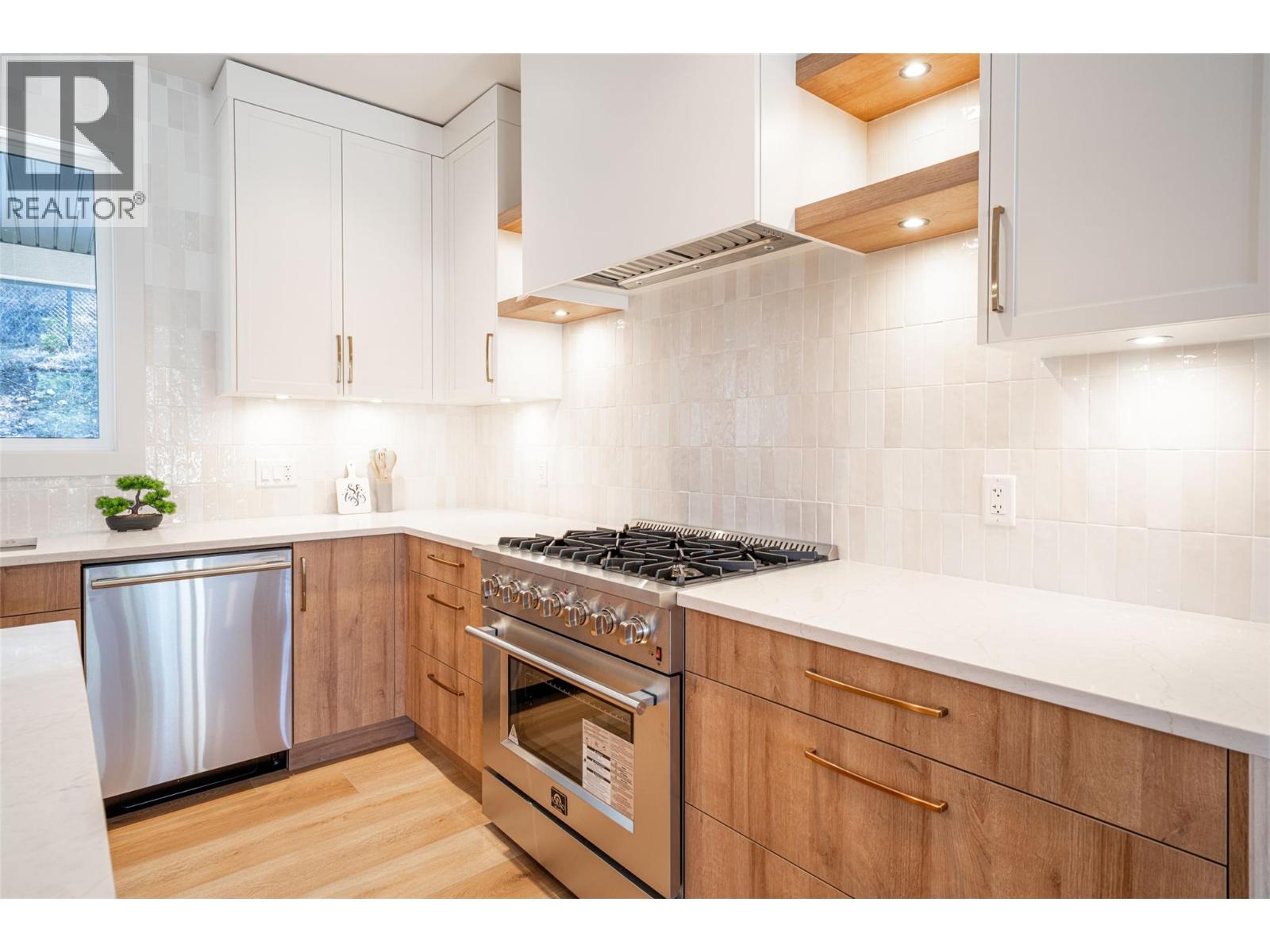 2079 CORTINA DRIVE - 10