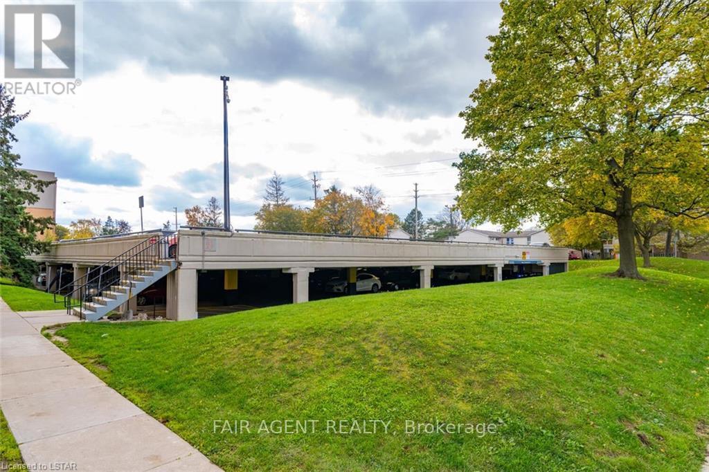 #410 931 WONDERLAND ROAD S - 4