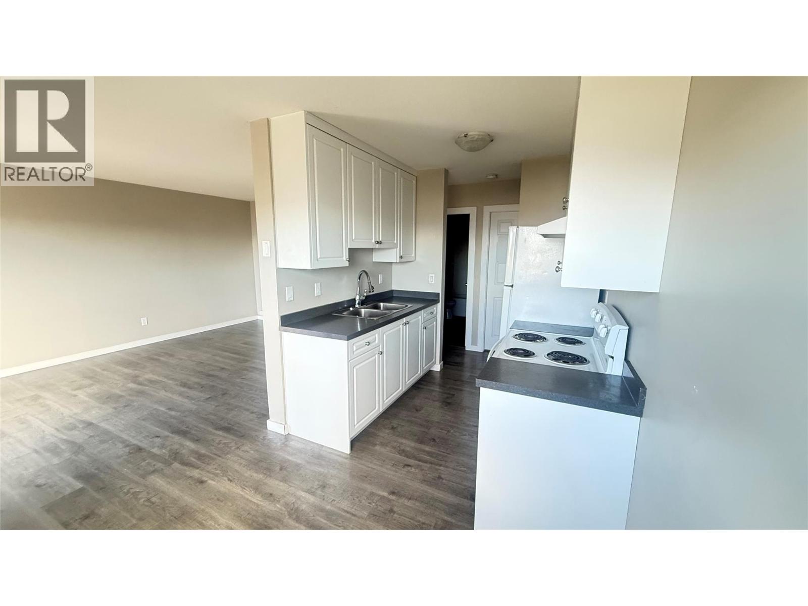 #33 1810 SUMMIT DRIVE - 12