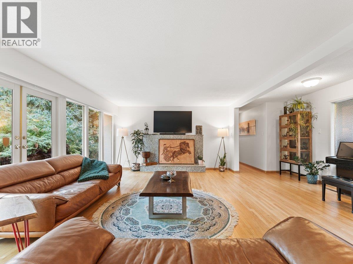 186 STEVENS DRIVE, West Vancouver