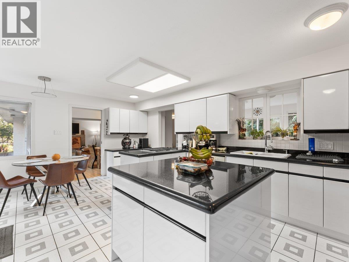 186 STEVENS DRIVE, West Vancouver