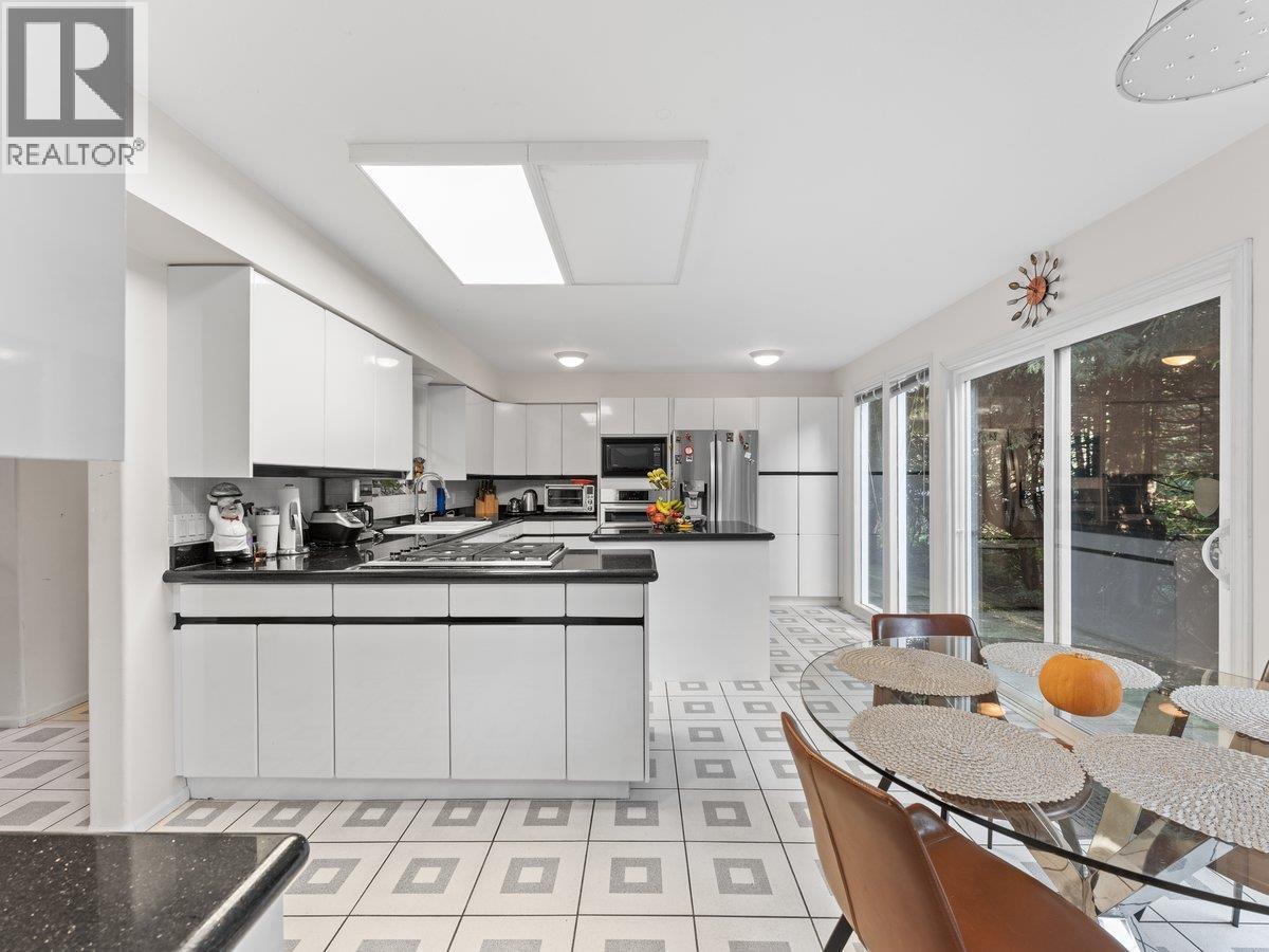 186 STEVENS DRIVE, West Vancouver