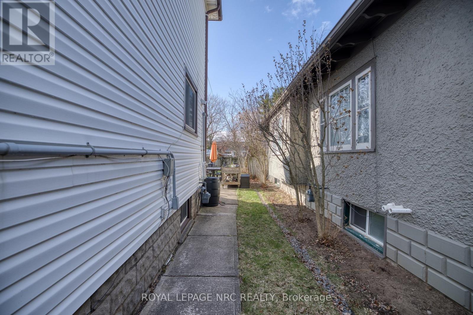 78 RUSSELL AVENUE - 29
