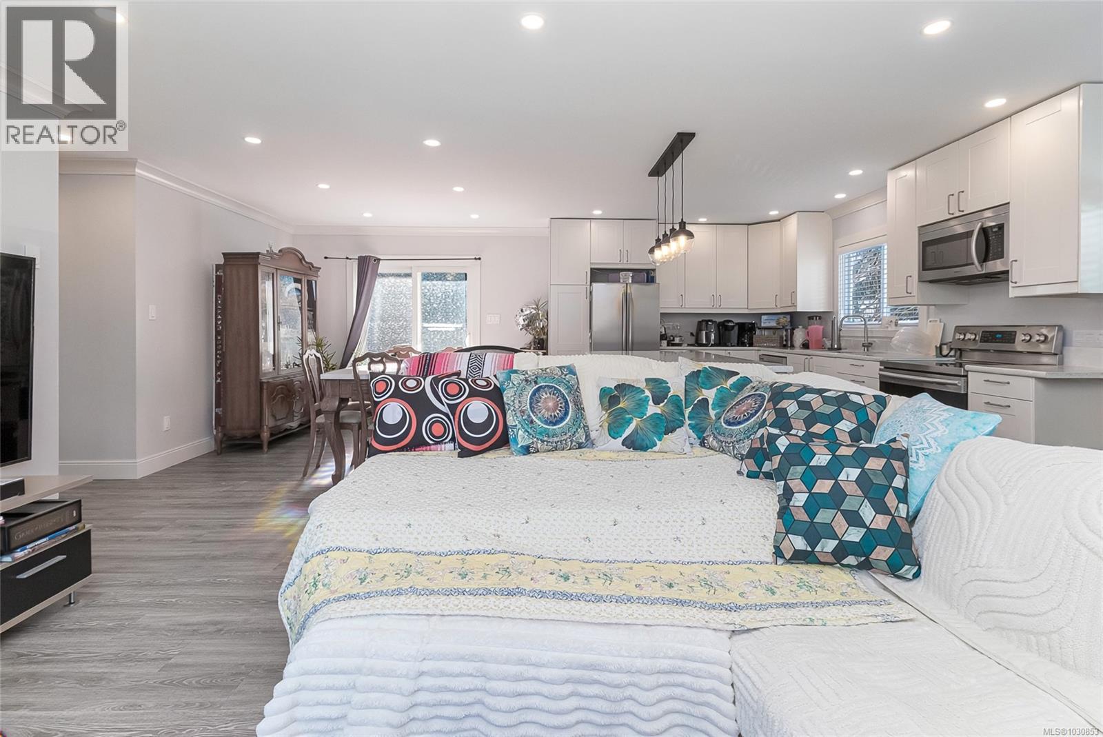  2951 Cedar Hill Road, Victoria