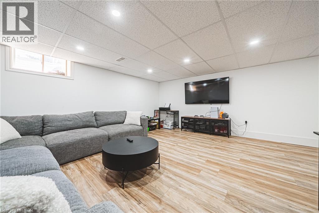 #41 20 MCCONKEY CRESCENT - 26