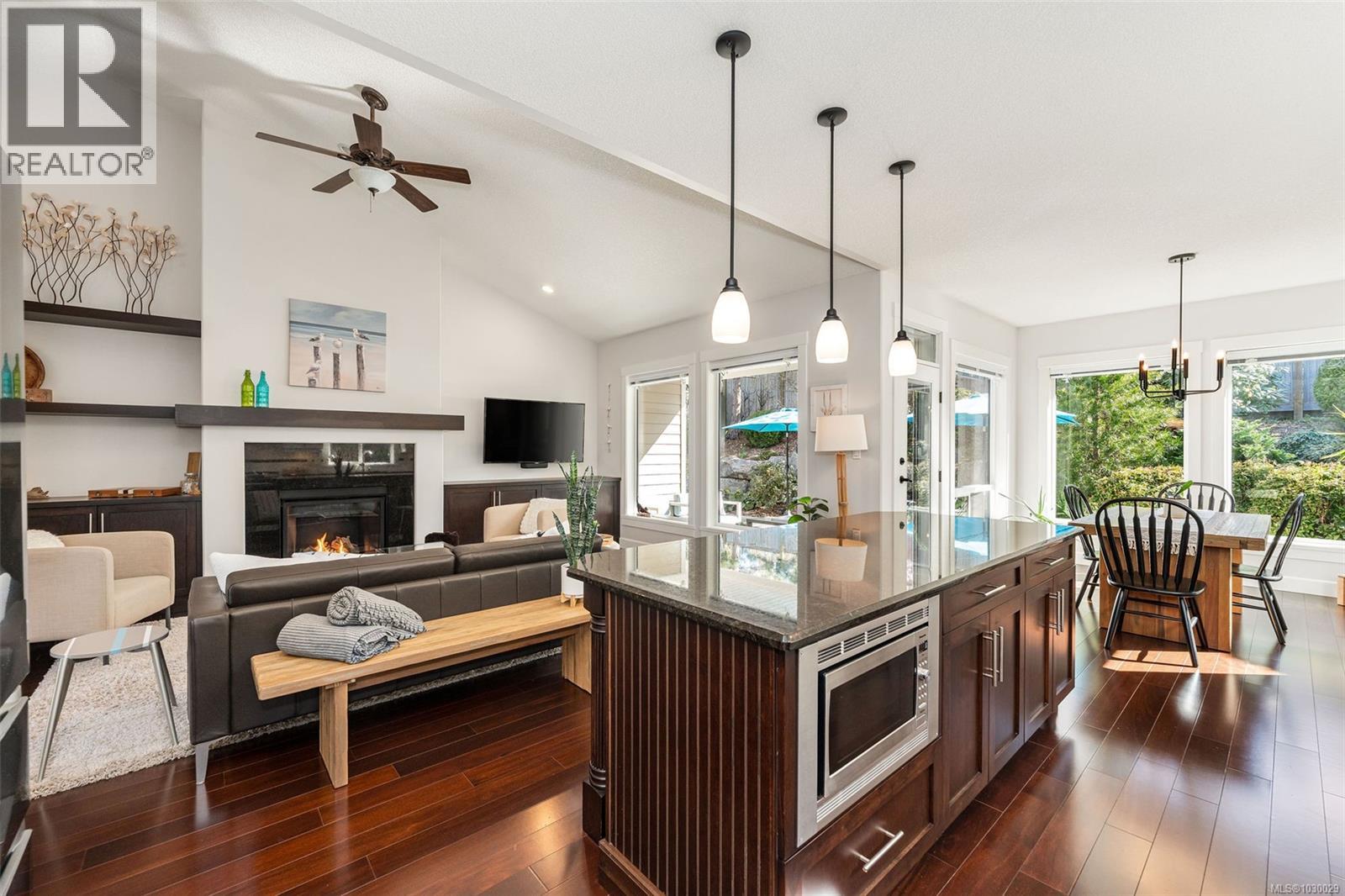 174 Sunningdale Rd E, Qualicum Beach