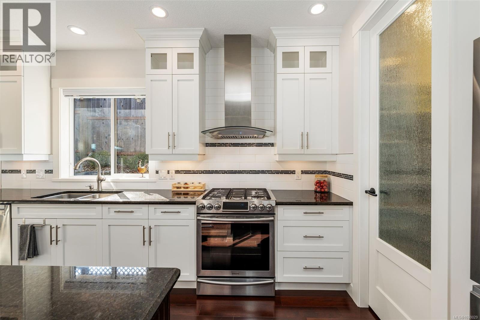 174 Sunningdale Rd E, Qualicum Beach