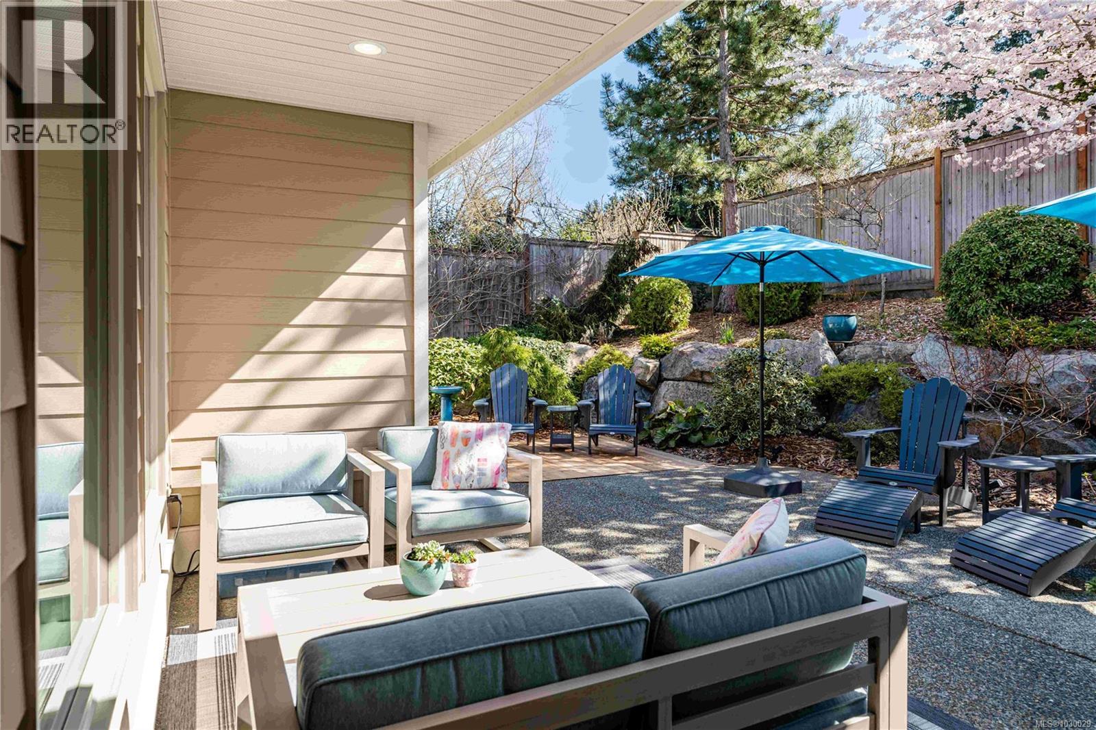 174 Sunningdale Rd E, Qualicum Beach