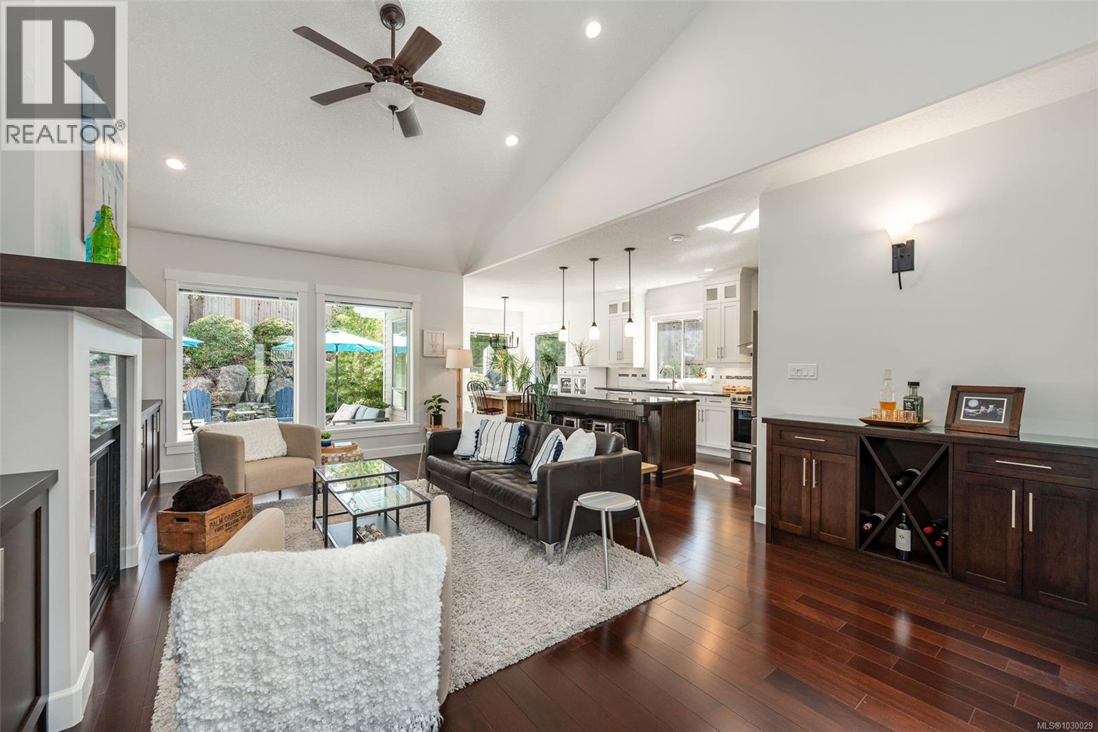 174 Sunningdale Rd E, Qualicum Beach