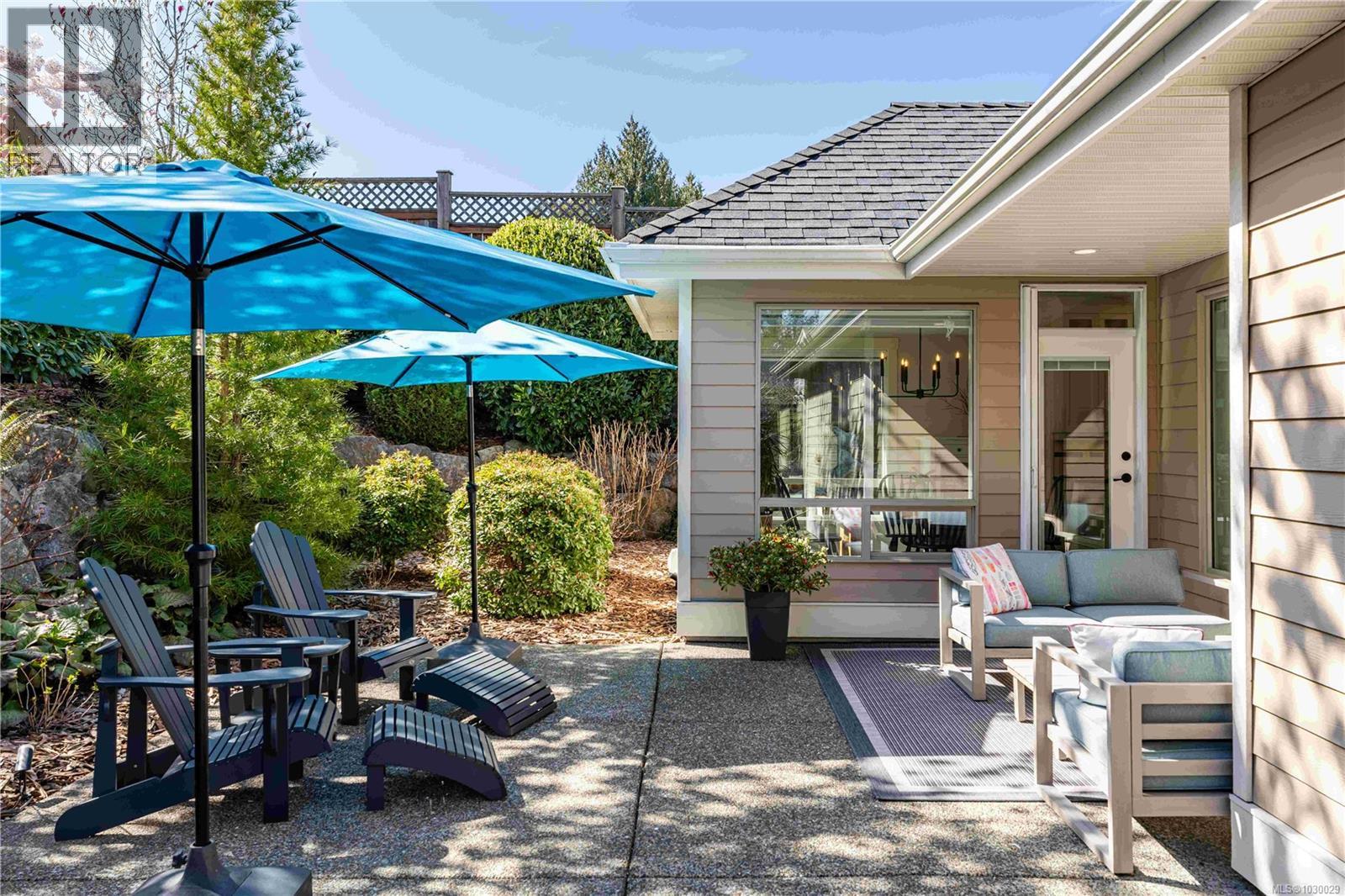 174 Sunningdale Rd E, Qualicum Beach