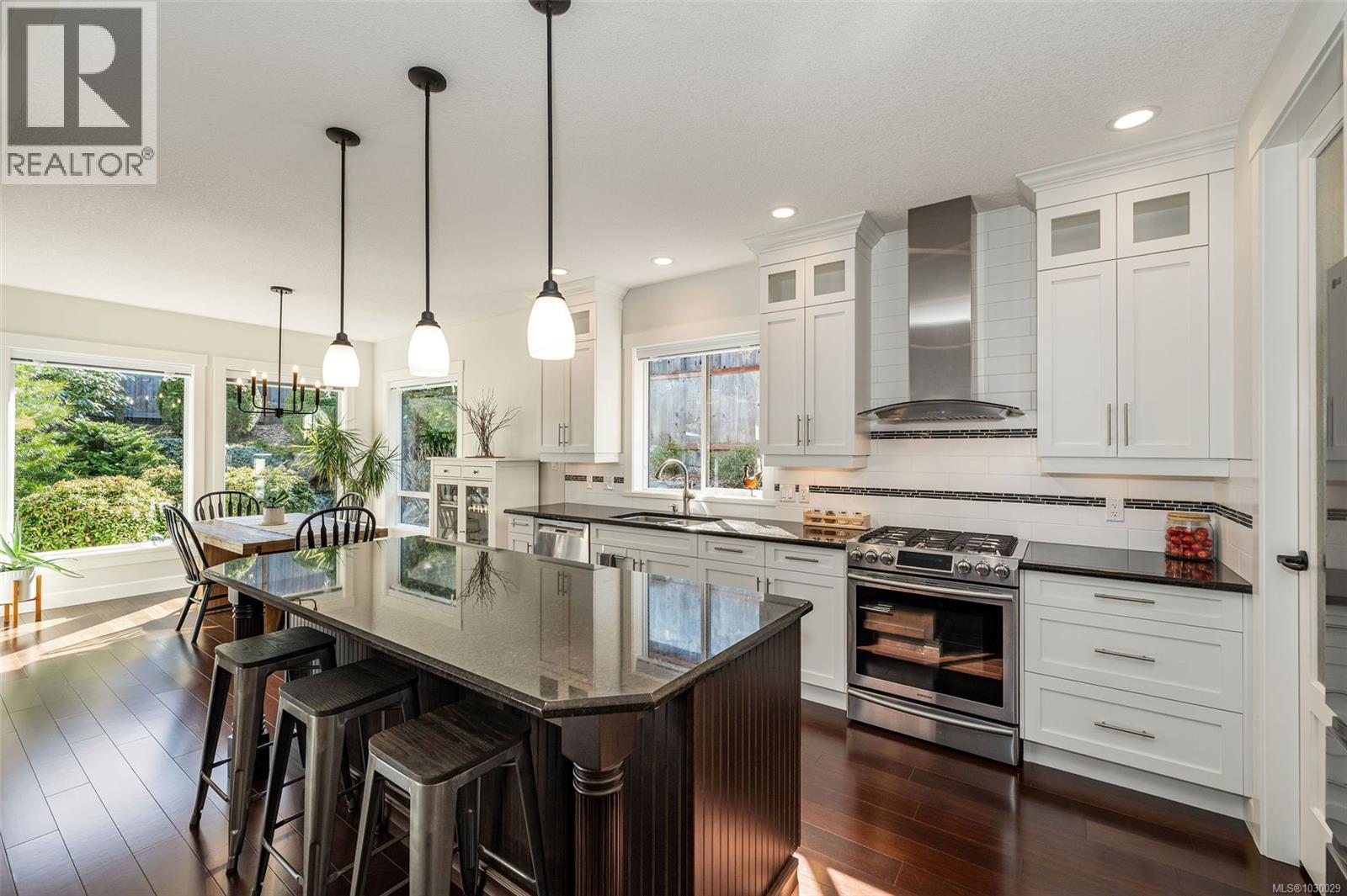 174 Sunningdale Rd E, Qualicum Beach