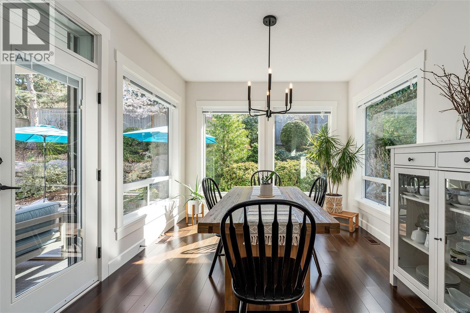 174 Sunningdale Rd E, Qualicum Beach