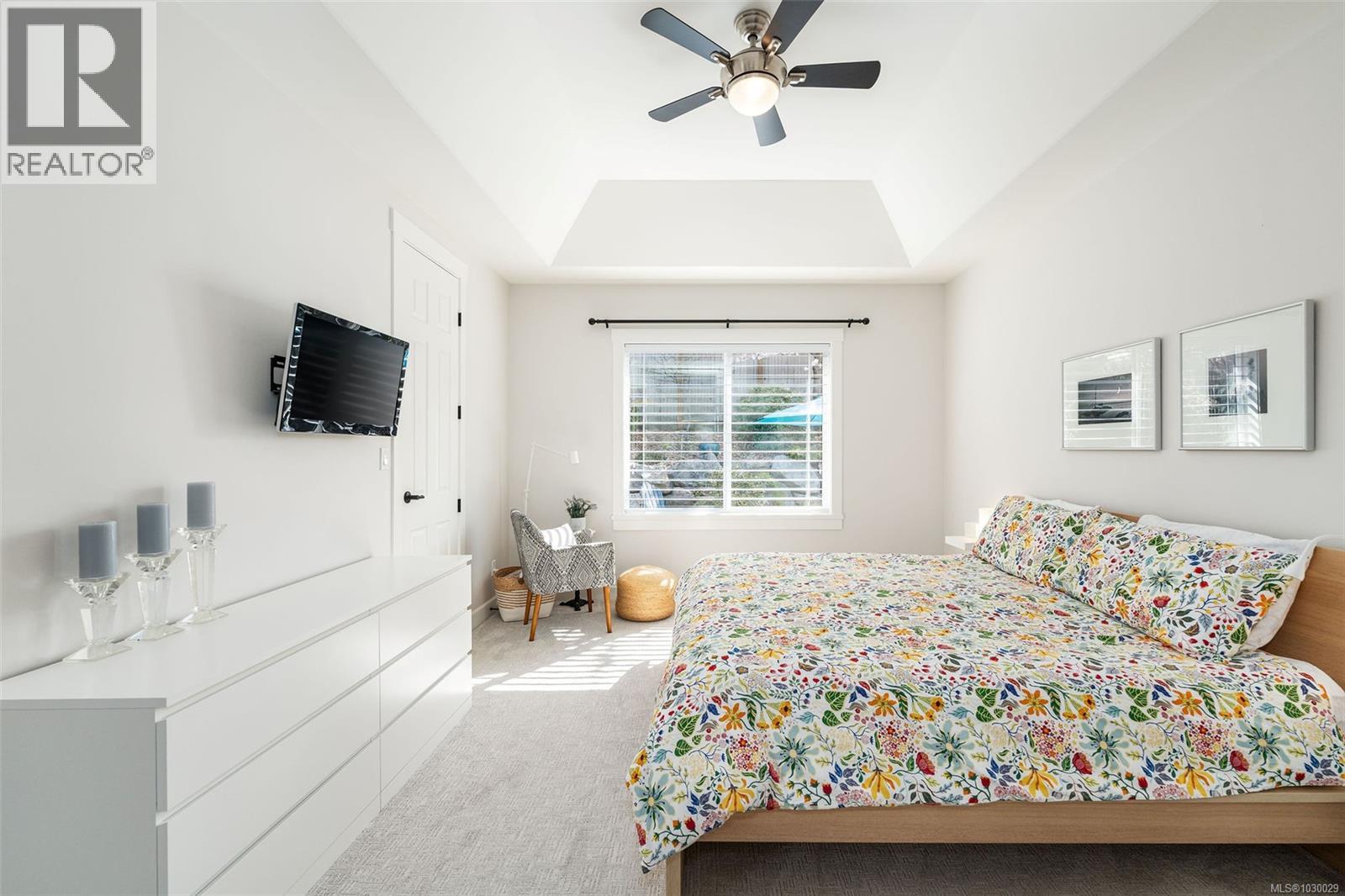 174 Sunningdale Rd E, Qualicum Beach