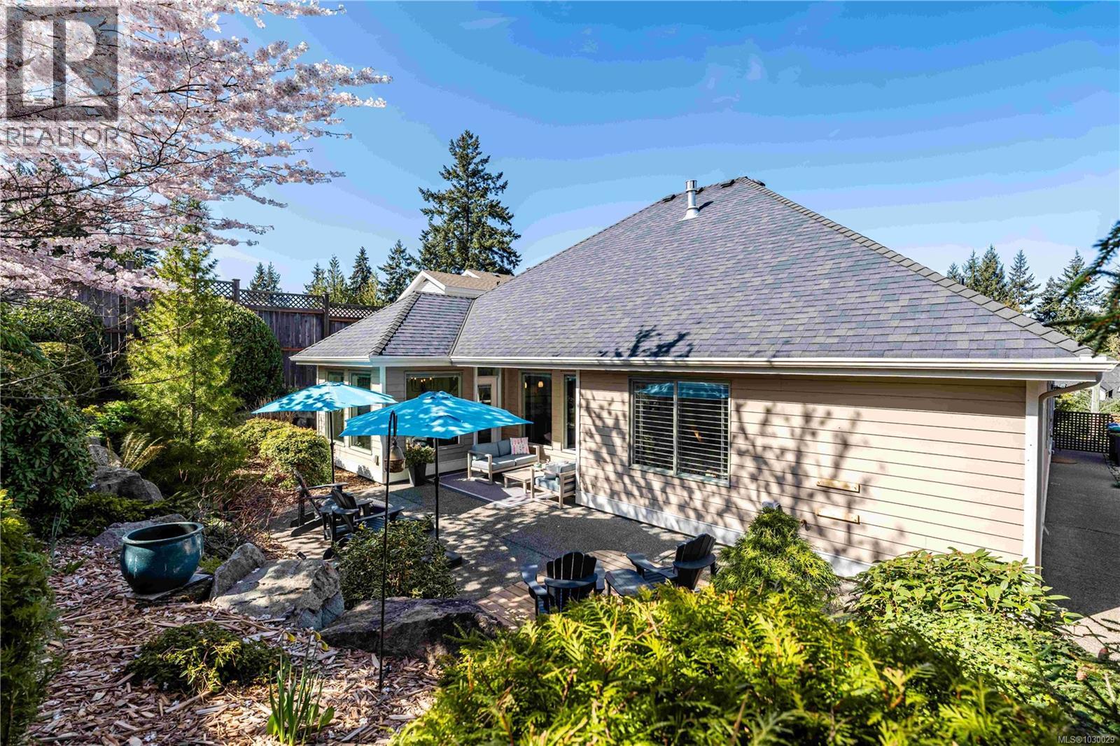174 Sunningdale Rd E, Qualicum Beach