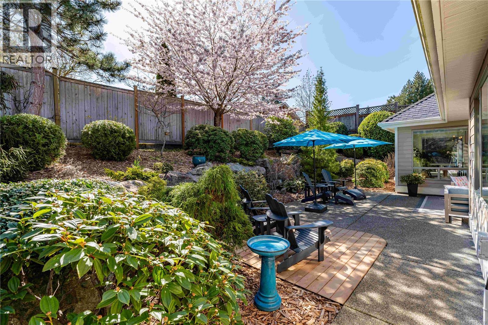 174 Sunningdale Rd E, Qualicum Beach