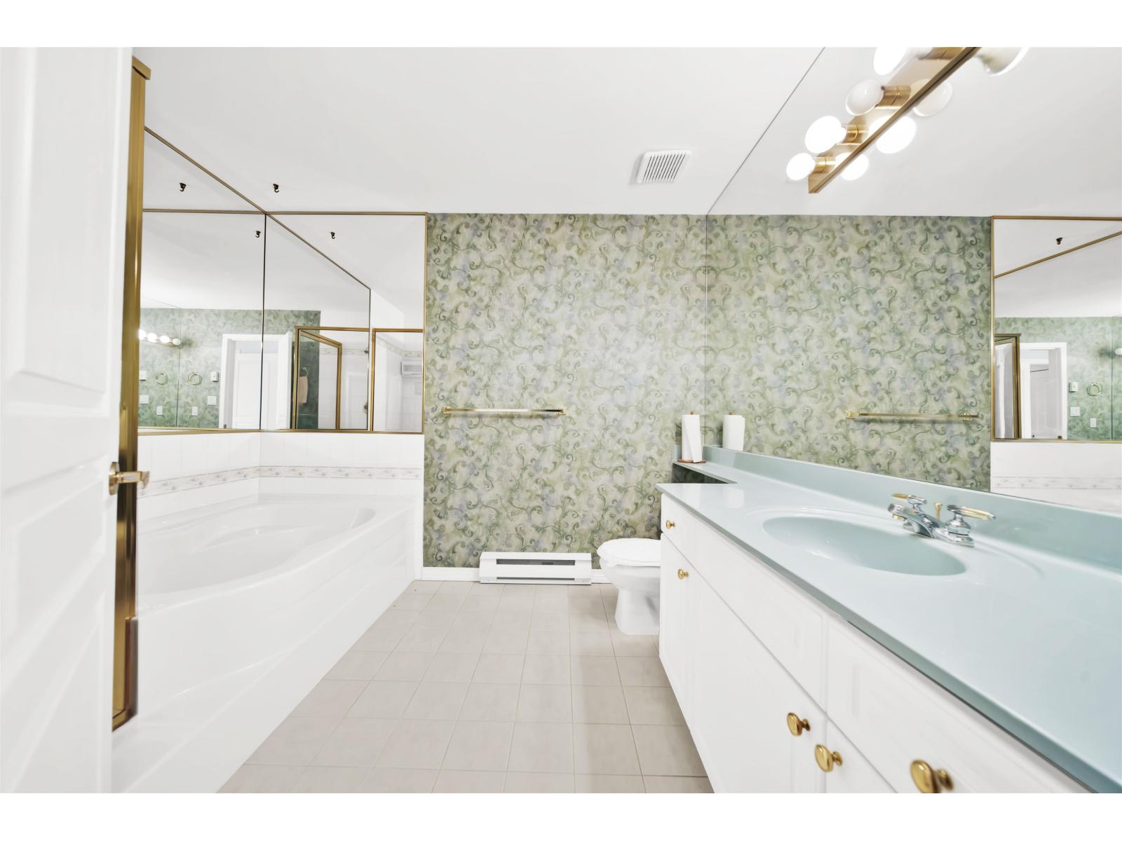 54 8428 VENTURE WAY, Surrey