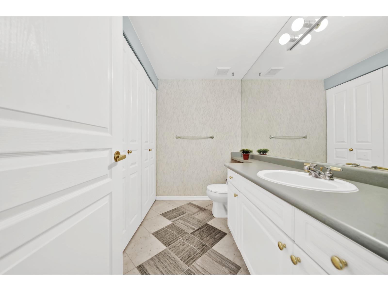 54 8428 VENTURE WAY, Surrey