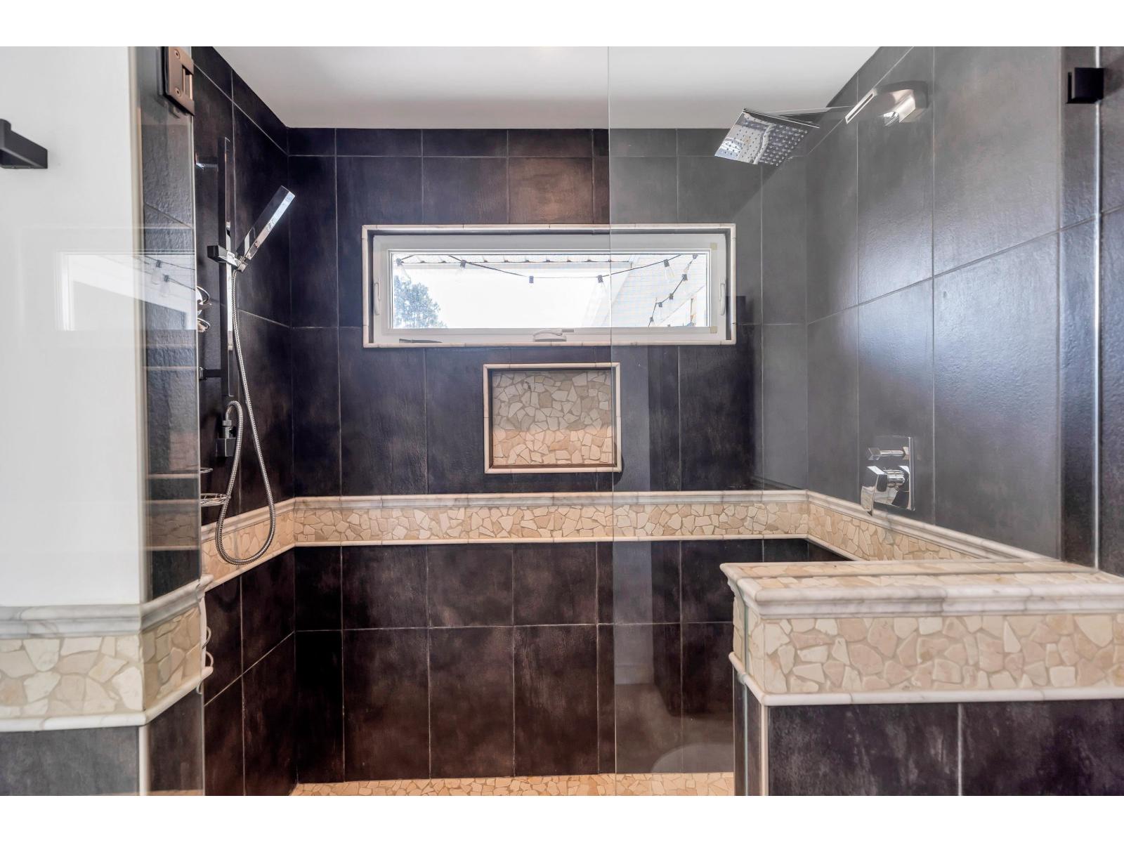 21720 50 AVENUE, Langley