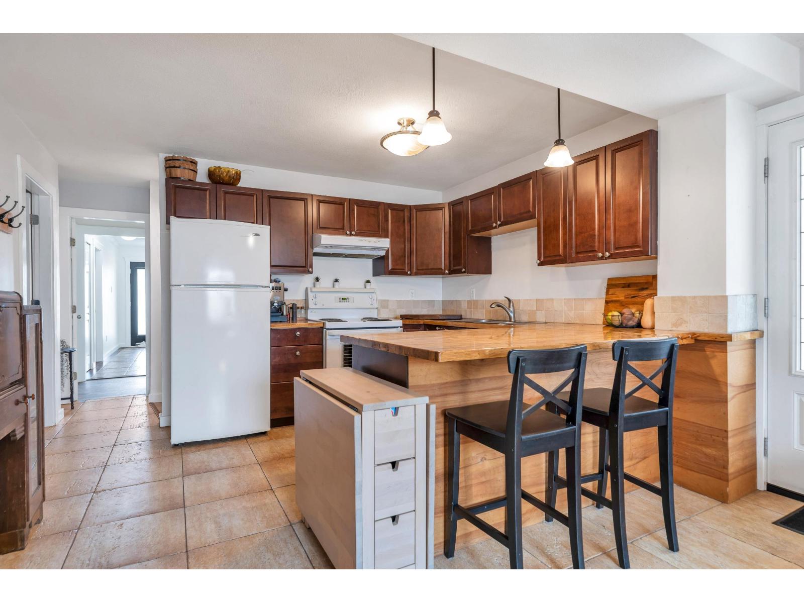 21720 50 AVENUE, Langley