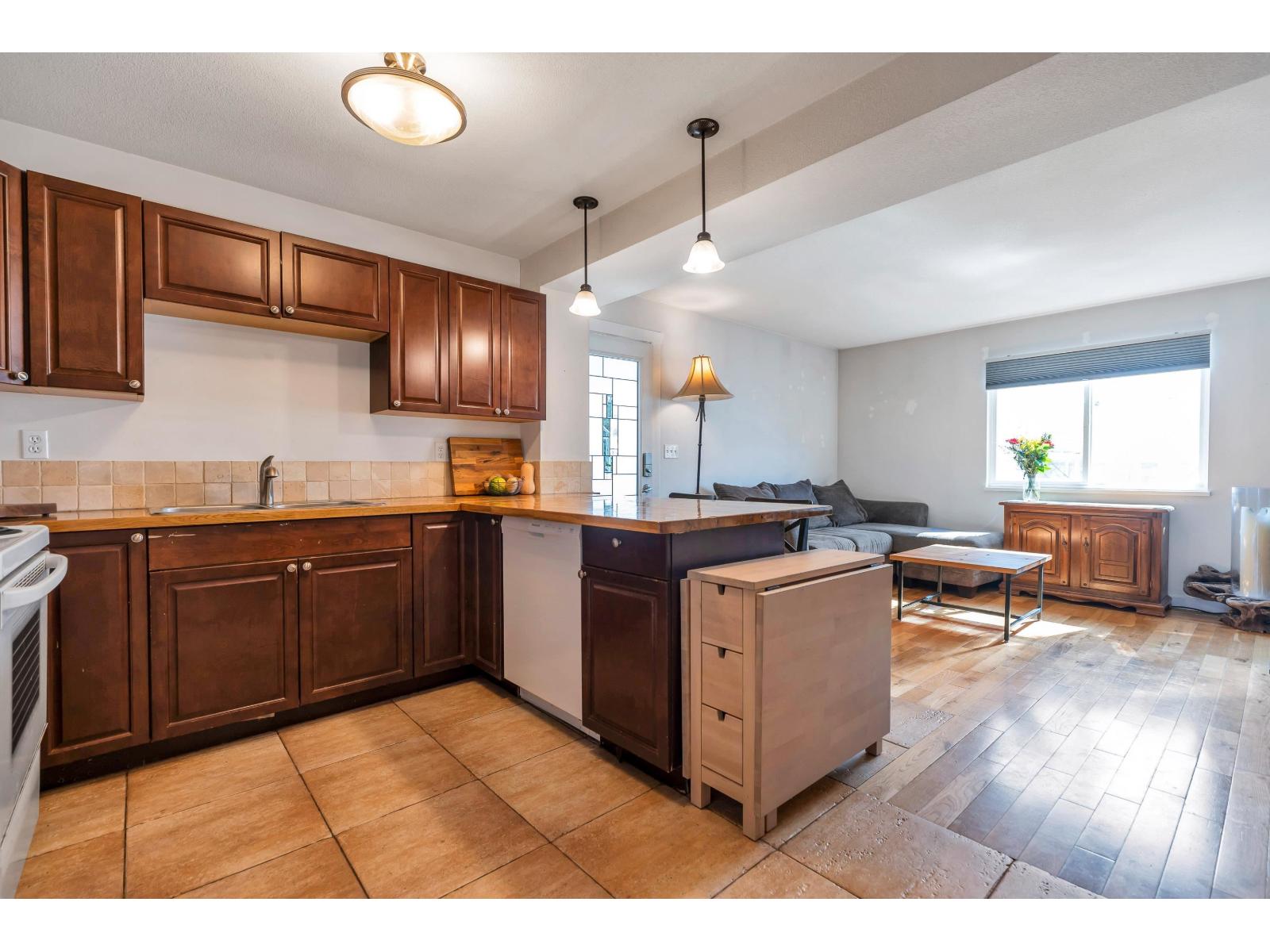 21720 50 AVENUE, Langley