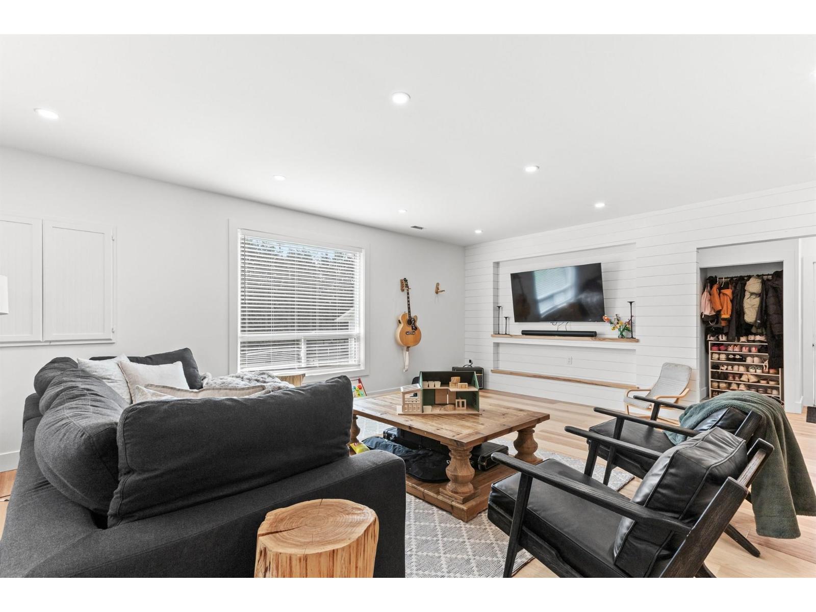 7025 HESSLEA CRESCENT, Abbotsford