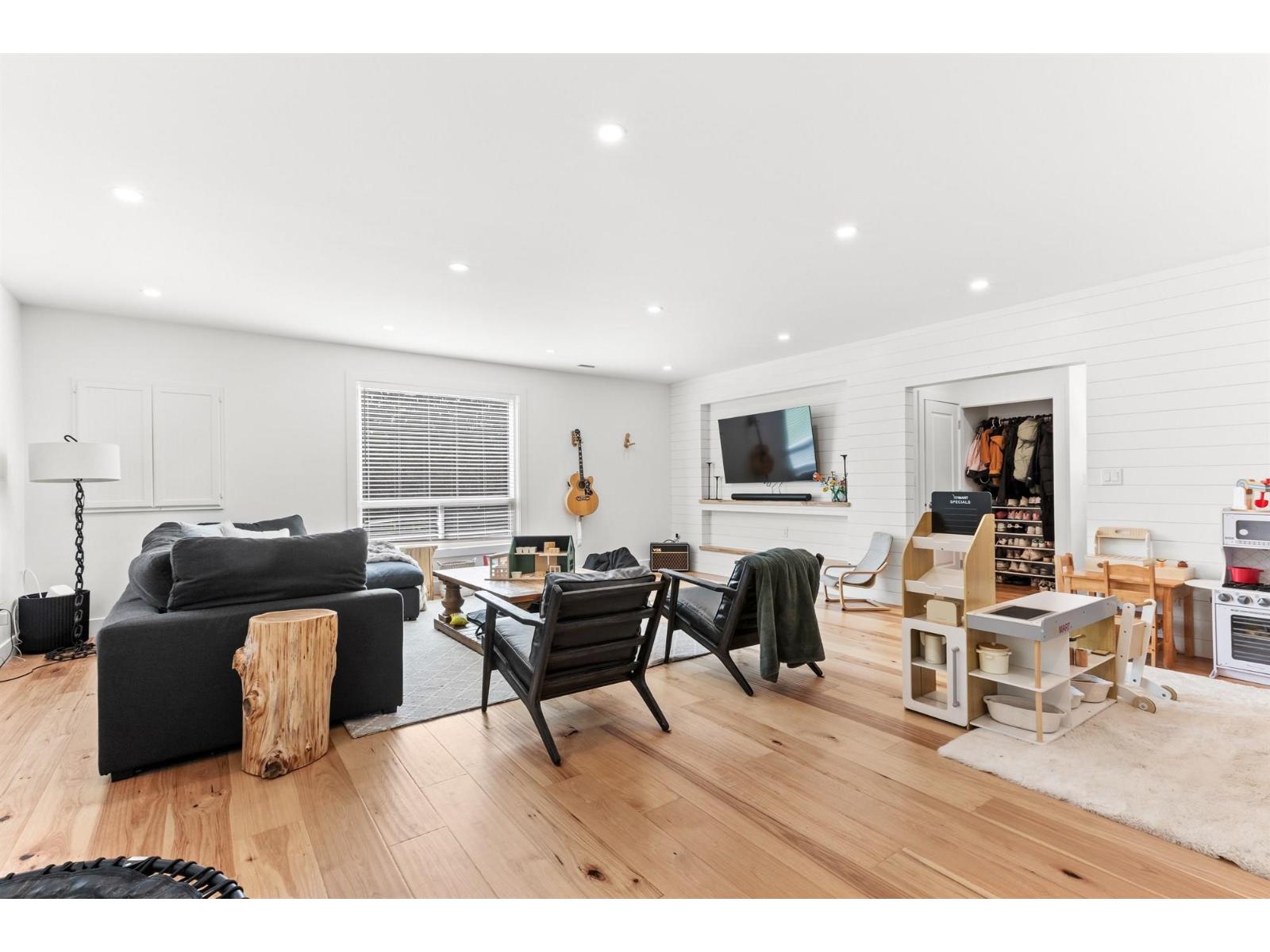 7025 HESSLEA CRESCENT, Abbotsford