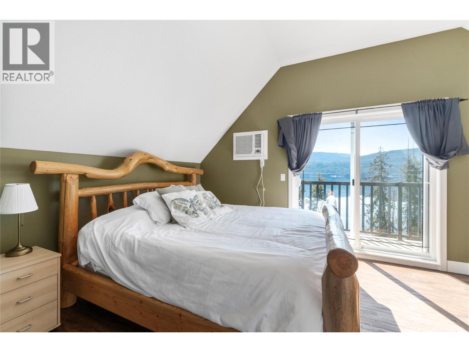 7577 Squilax Anglemont Road, Anglemont