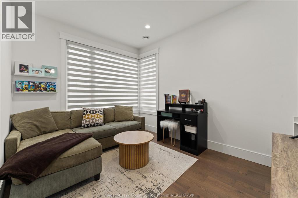 3082 BETTS AVENUE - 18