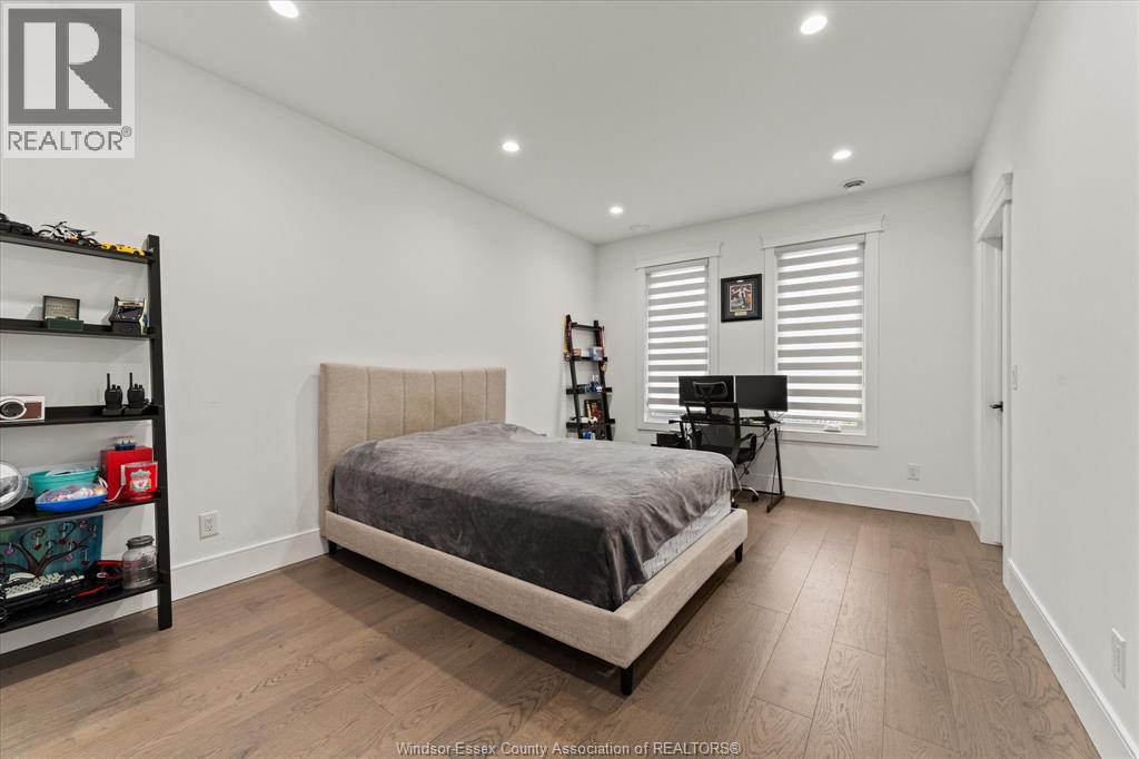 3082 BETTS AVENUE - 19