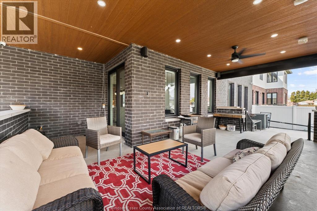 3082 BETTS AVENUE - 35
