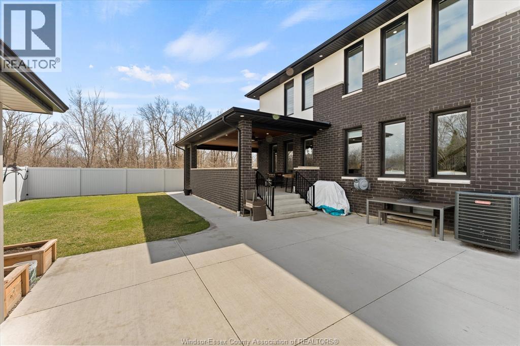 3082 BETTS AVENUE - 40
