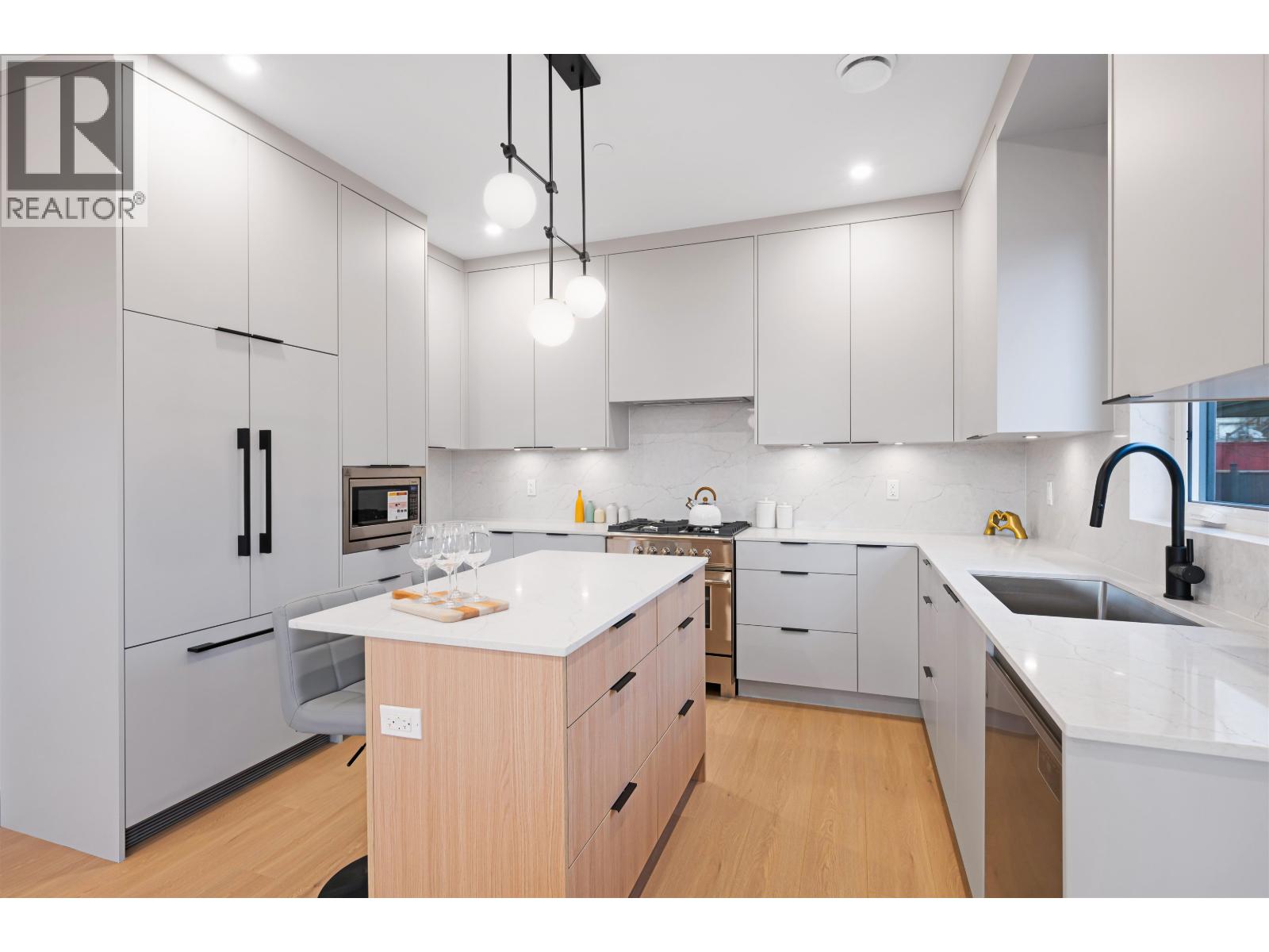 6 4855 VENABLES STREET, Burnaby