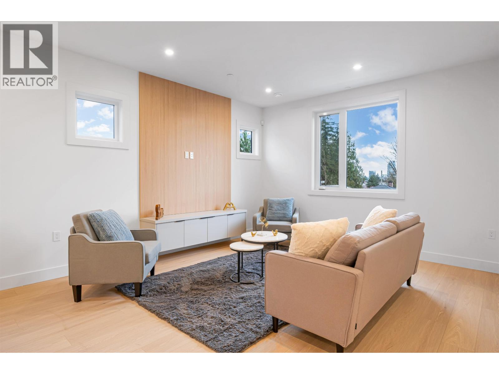 6 4855 VENABLES STREET, Burnaby