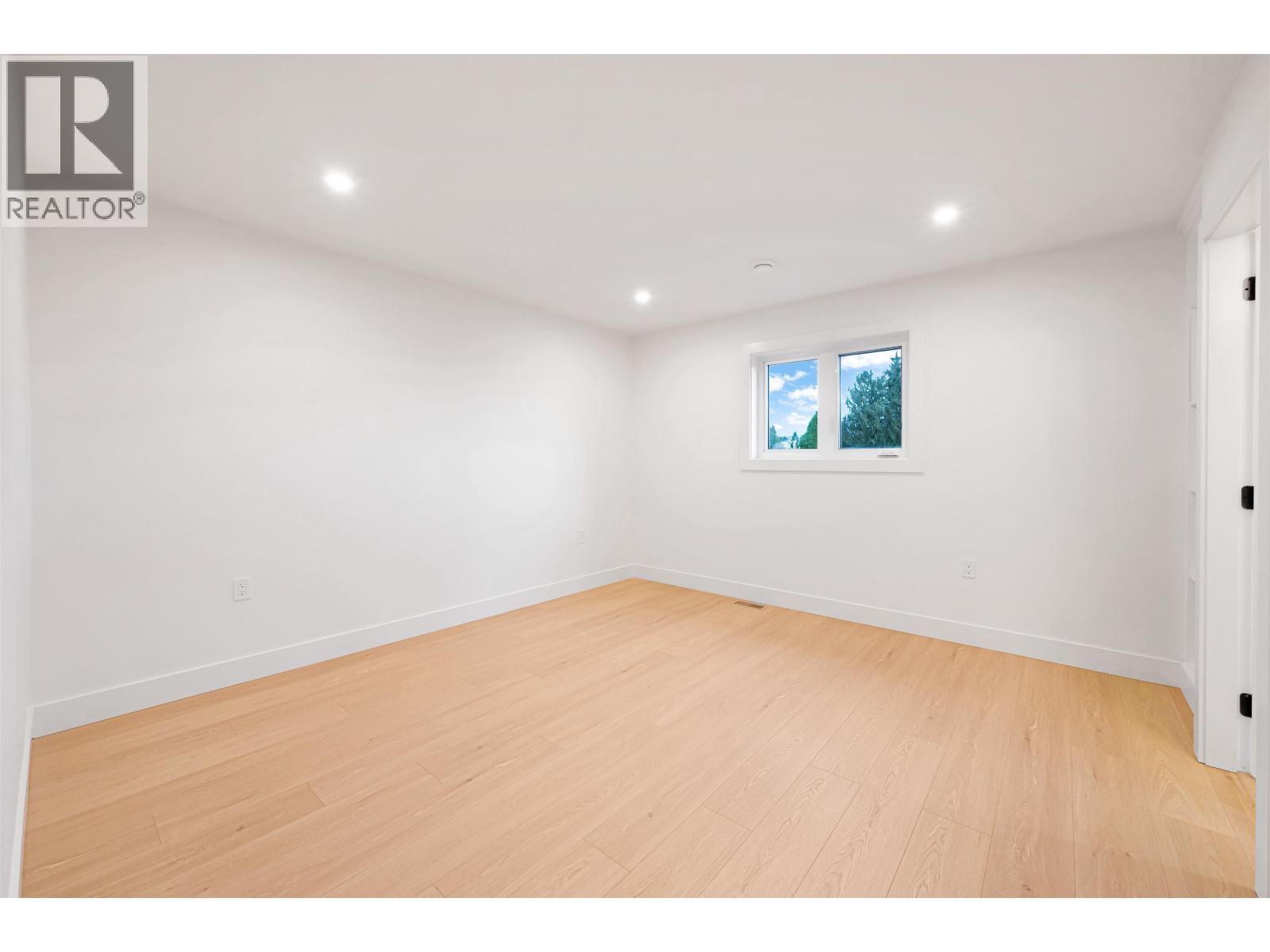 6 4855 VENABLES STREET, Burnaby