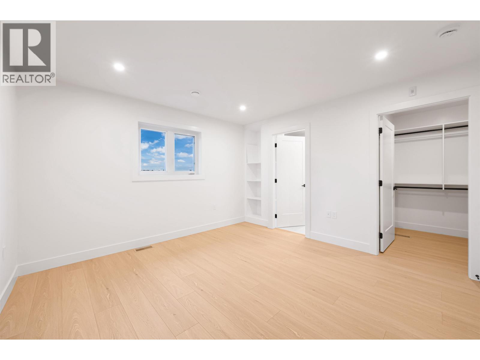 6 4855 VENABLES STREET, Burnaby