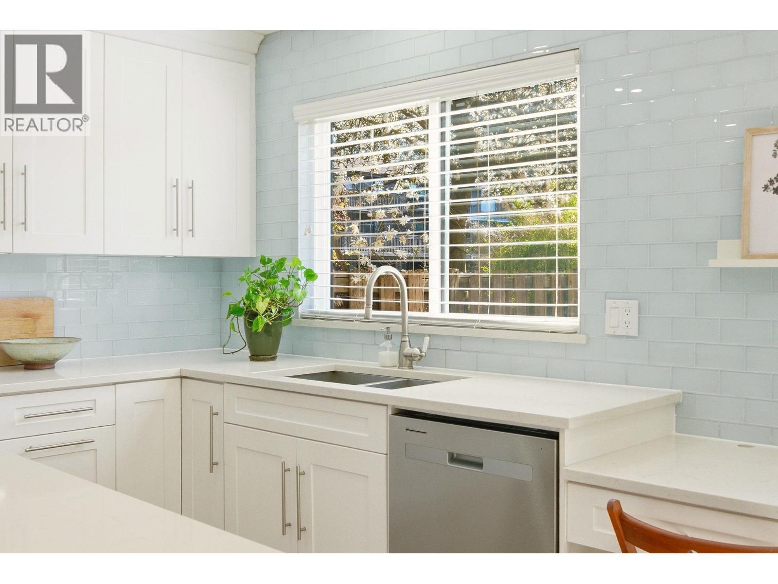 931 OLD LILLOOET ROAD, North Vancouver