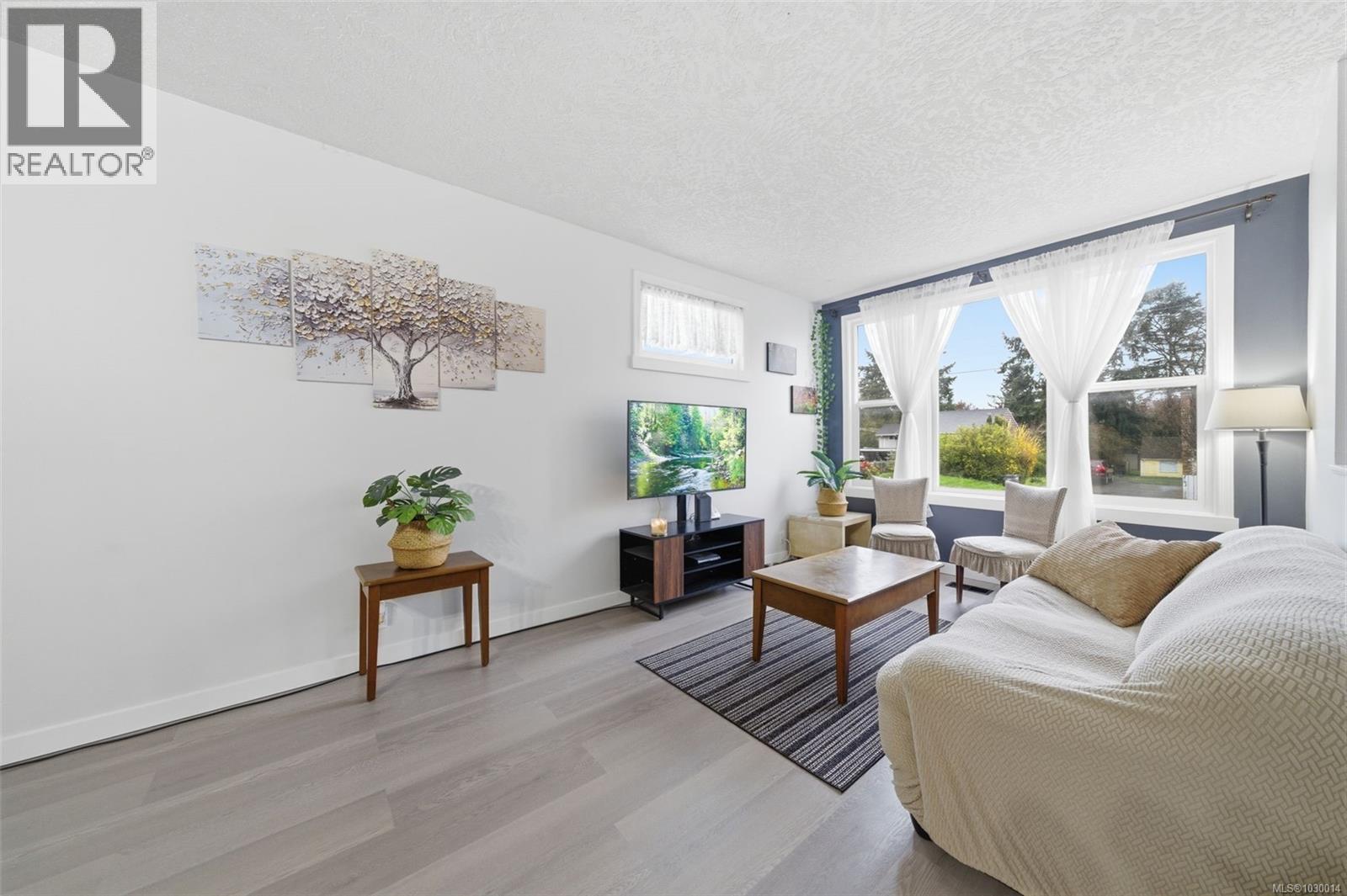  1776 Mckenzie Avenue, Saanich