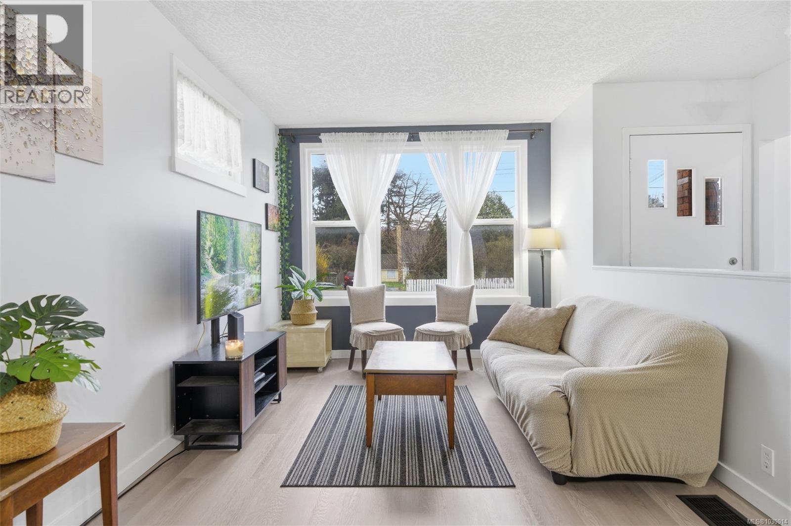  1776 Mckenzie Avenue, Saanich