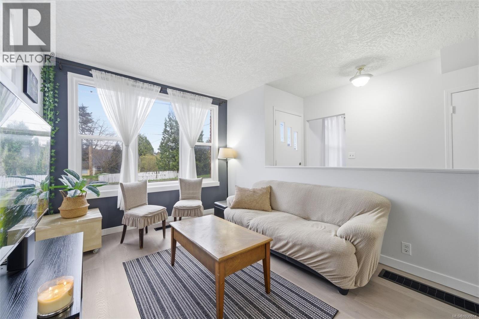  1776 Mckenzie Avenue, Saanich