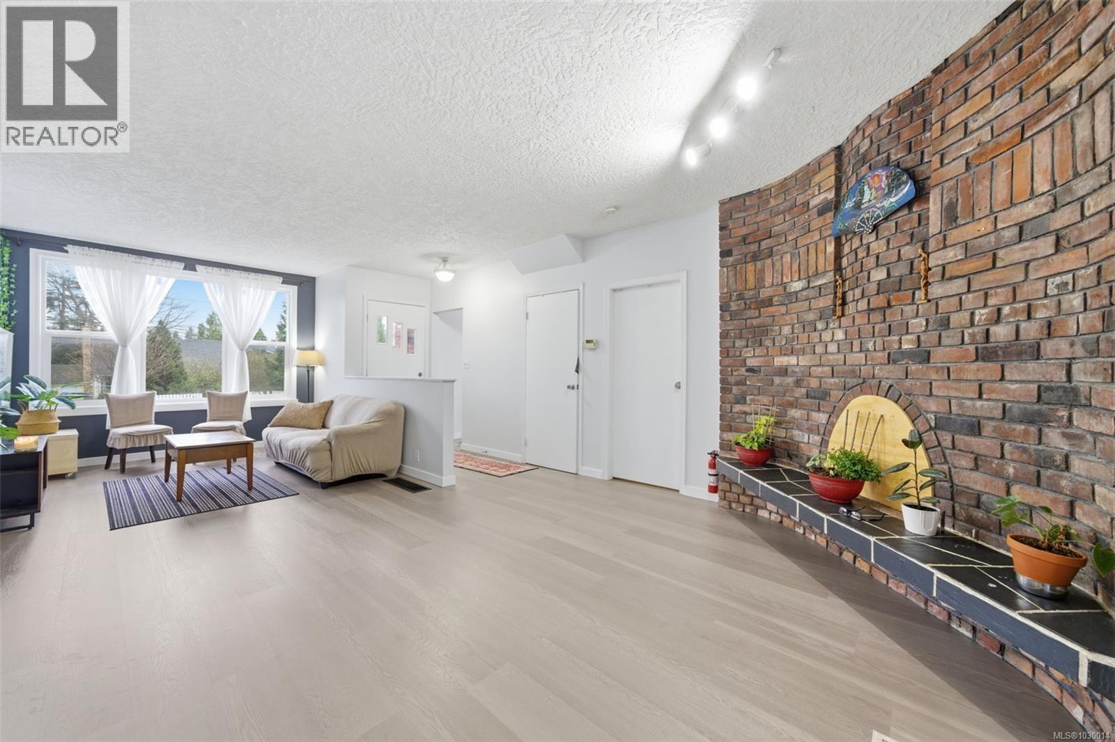  1776 Mckenzie Avenue, Saanich