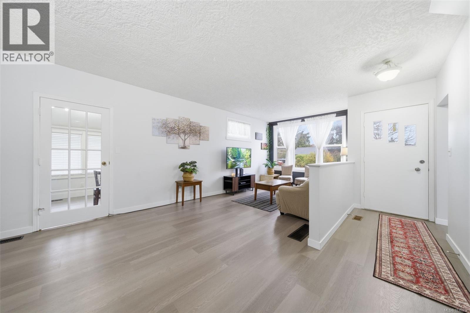  1776 Mckenzie Avenue, Saanich