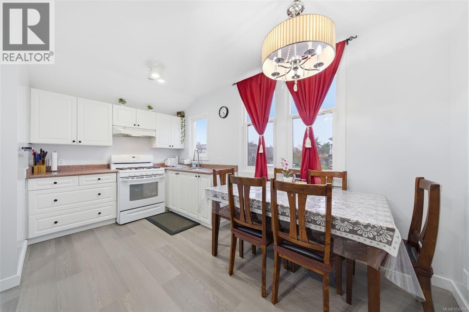  1776 Mckenzie Avenue, Saanich