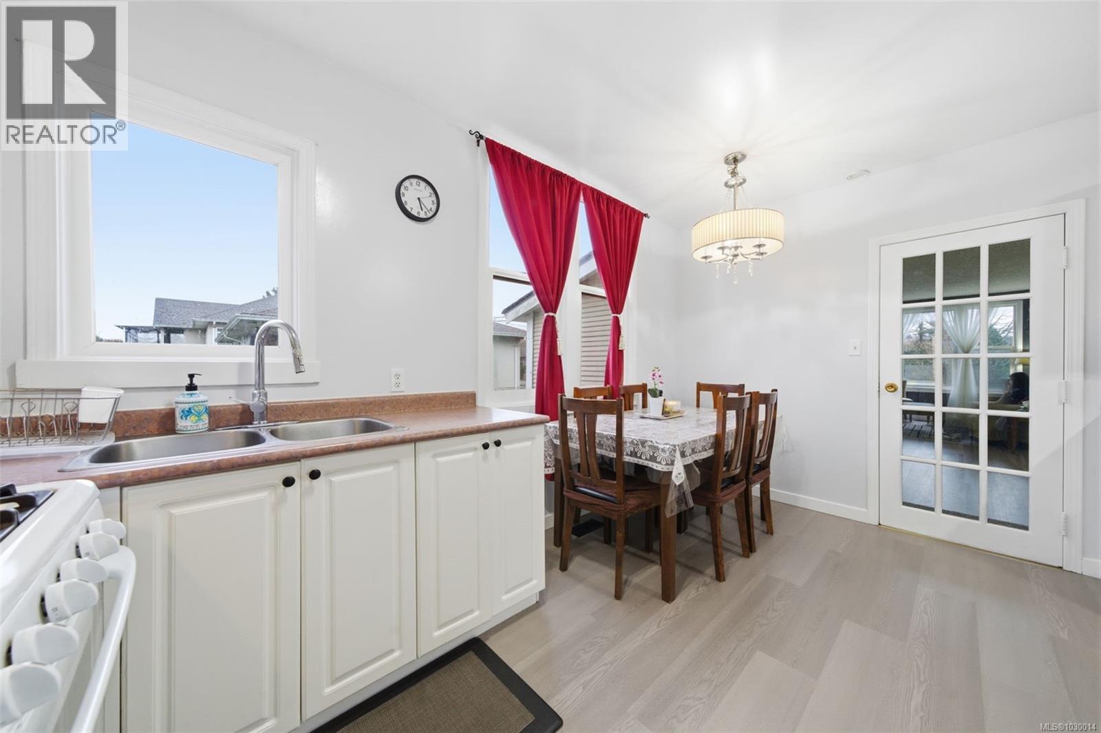  1776 Mckenzie Avenue, Saanich