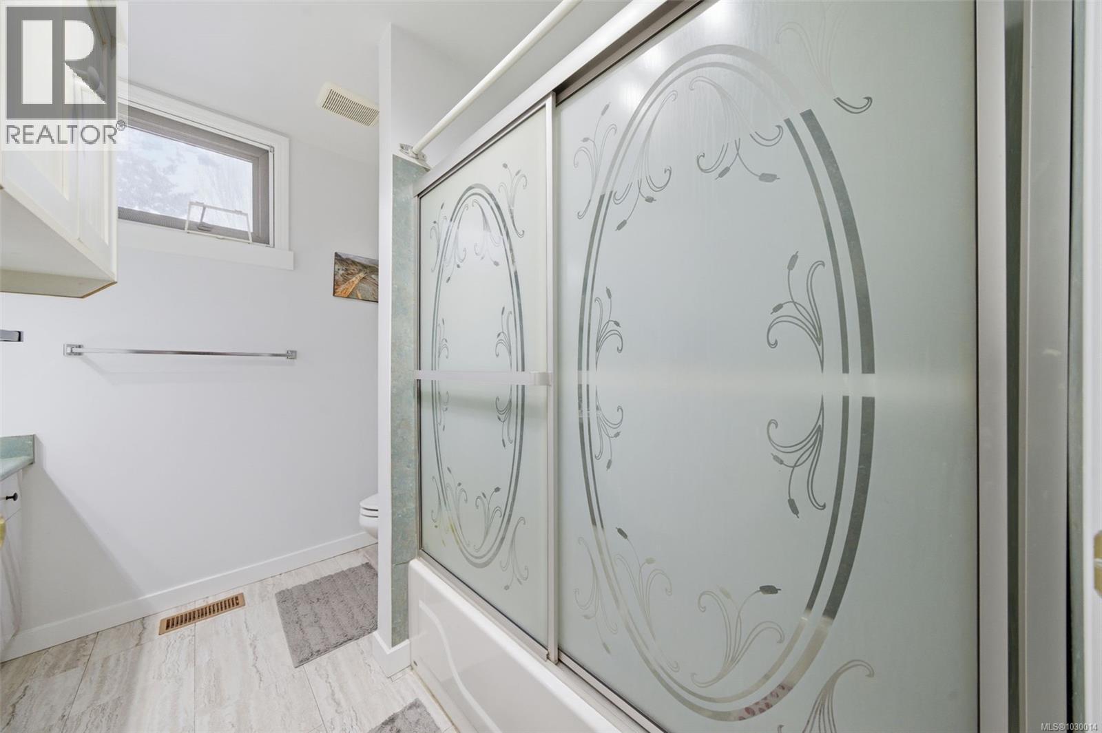  1776 Mckenzie Avenue, Saanich