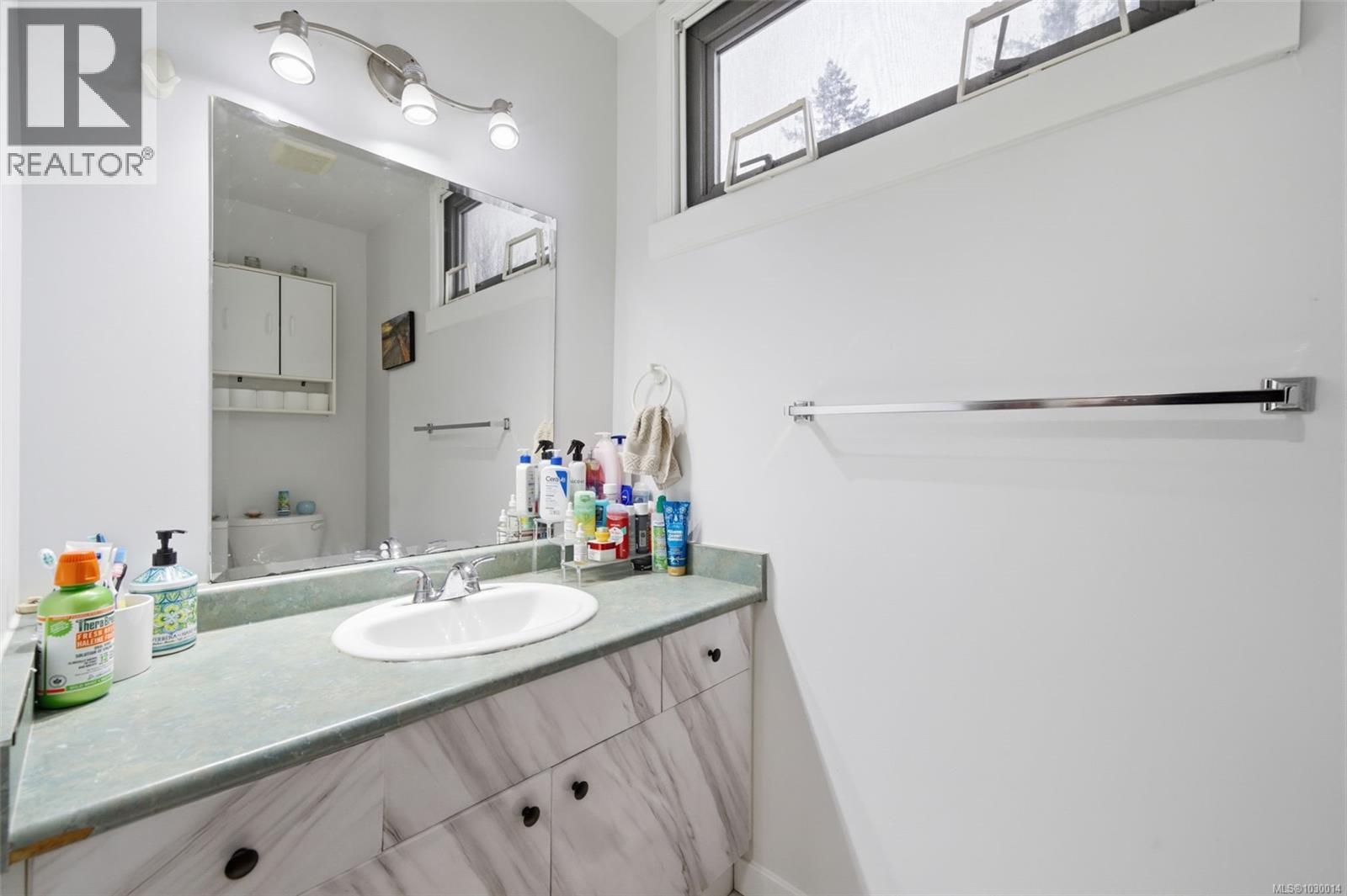  1776 Mckenzie Avenue, Saanich