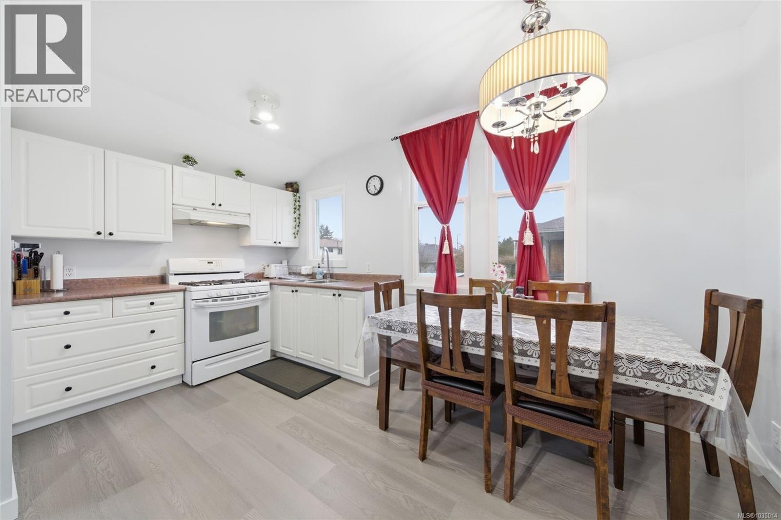  1776 Mckenzie Avenue, Saanich