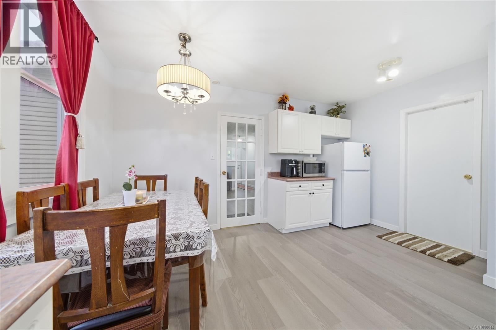  1776 Mckenzie Avenue, Saanich